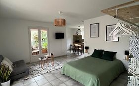 Grand studio avec véranda et parking